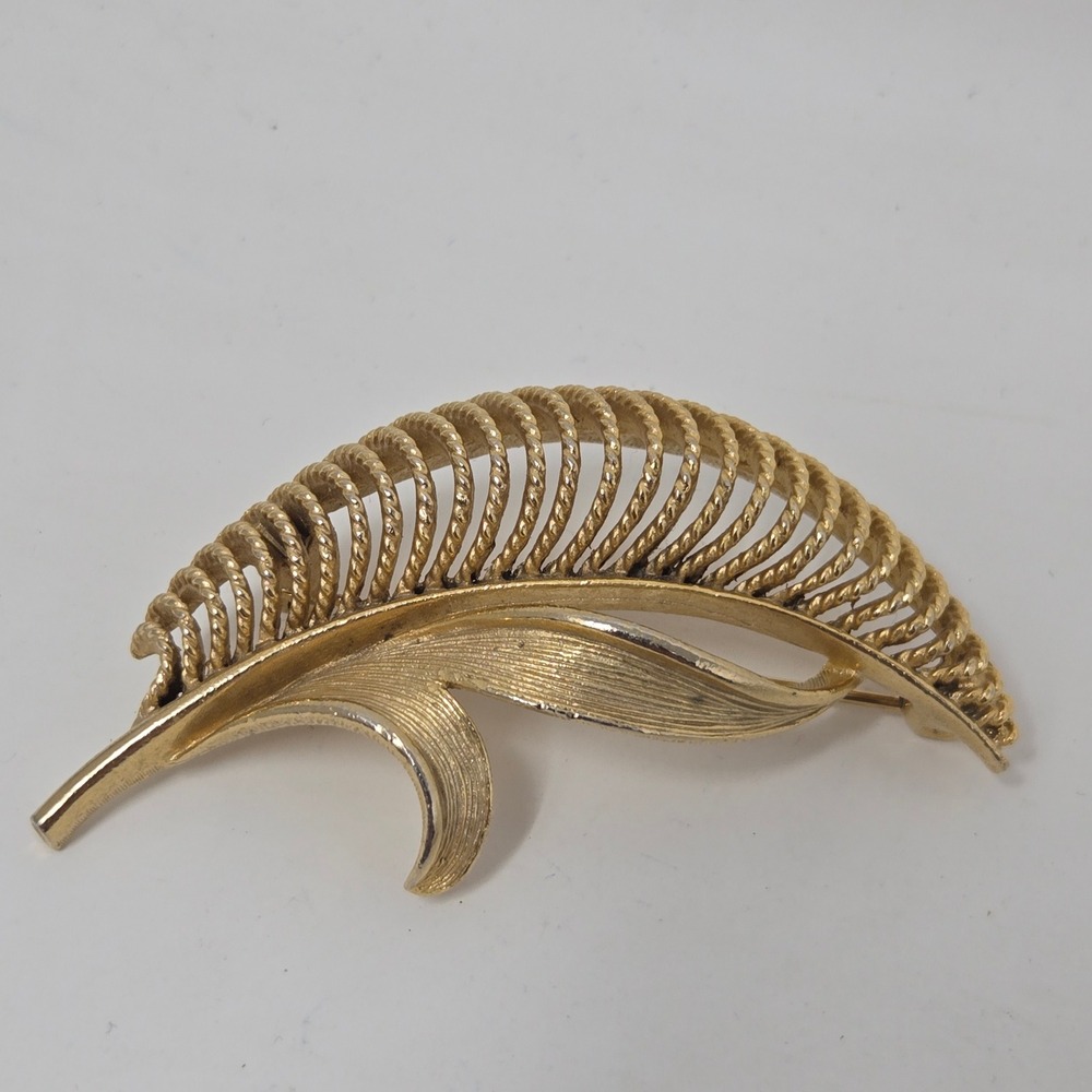 Lisner Vintage Gold Tone Leaf Feather Brooch Textured Mid Century Pin